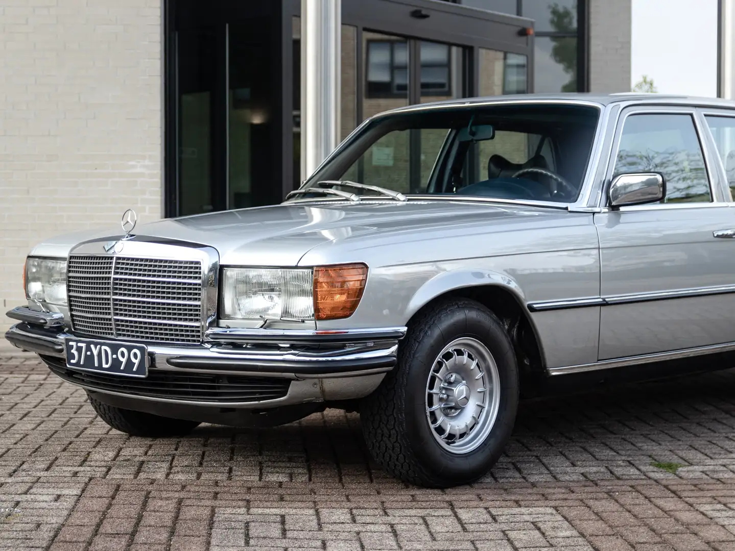 Mercedes-Benz 450 450 SEL 6.9 Zilver - 2