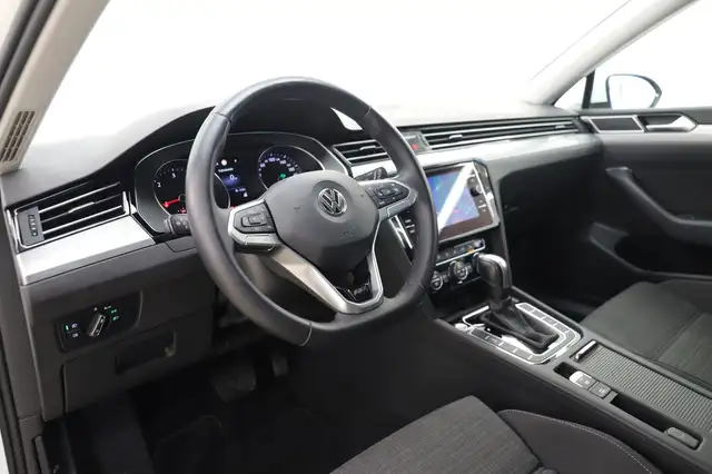 Volkswagen Passat view 13