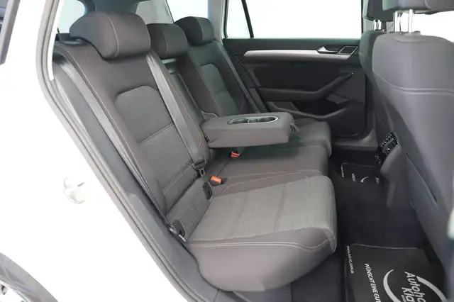 Volkswagen Passat view 12