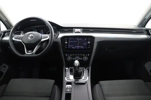 Volkswagen Passat view 14