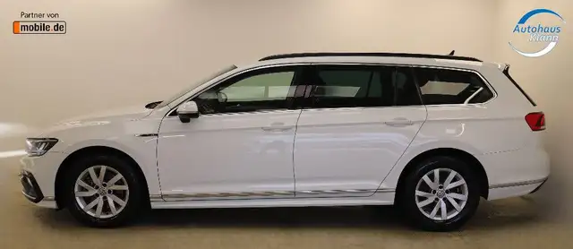 Volkswagen Passat view 4