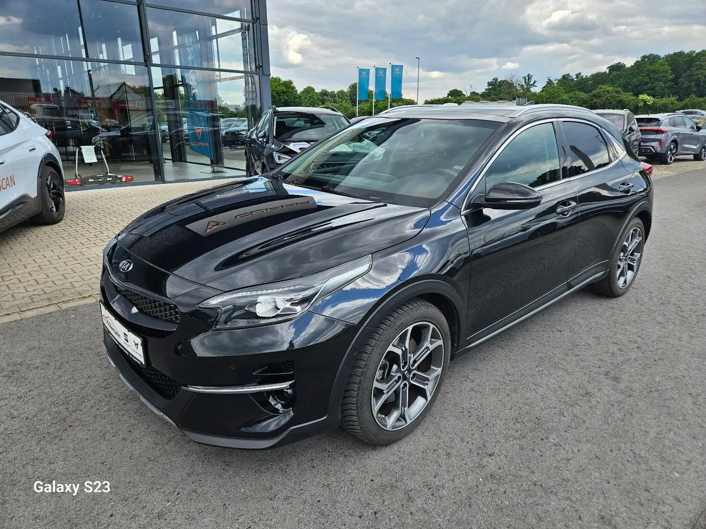 Kia XCeed 1,6 DGI Platinum Edition*PanoDach* Negro - 2
