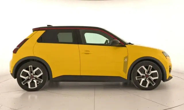 Renault Megane E-Tech view 4