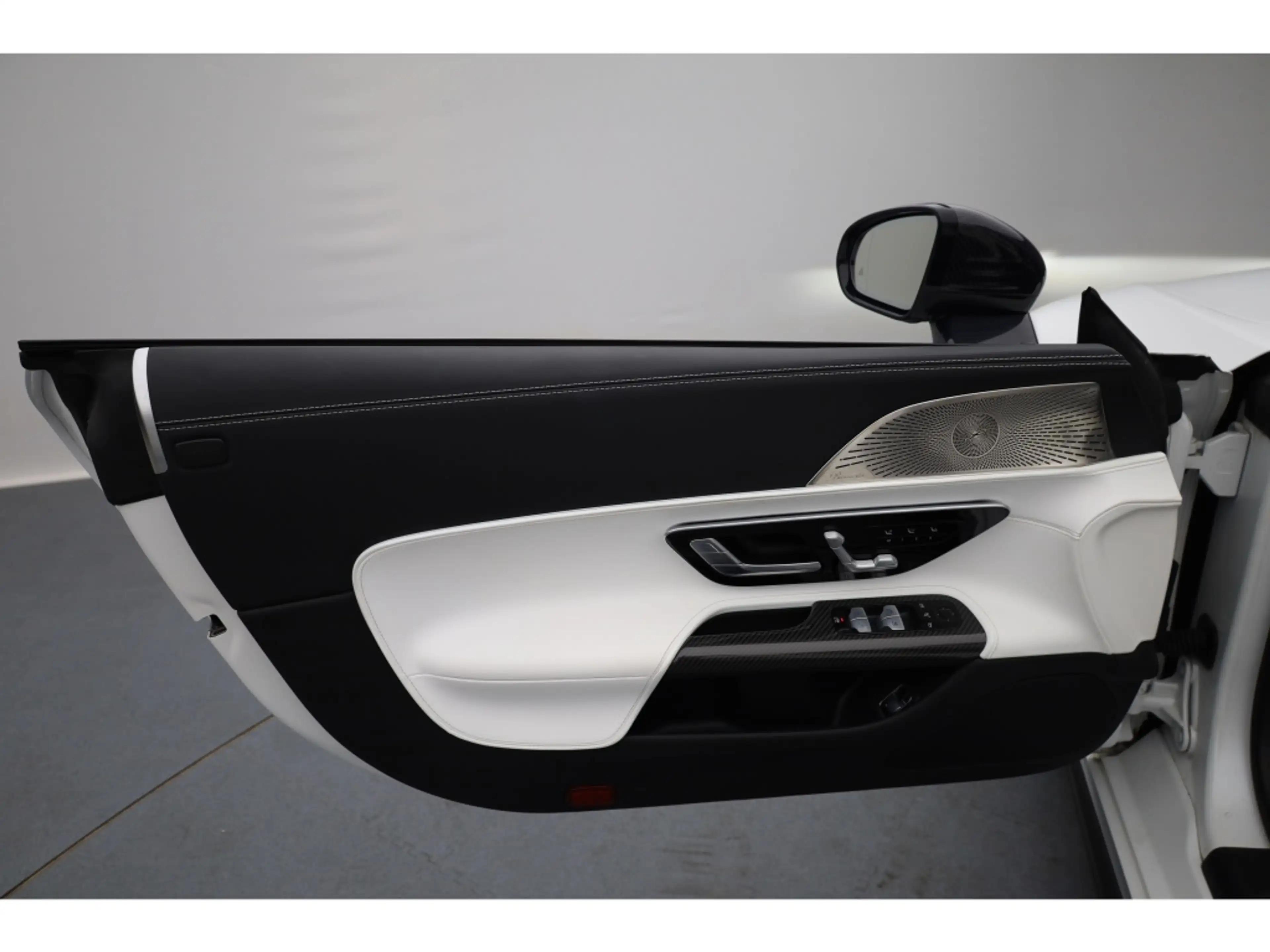 Mercedes-Benz SL 63 AMG 4M+ manufaktur Carbon HeadUp Massage — photo 11