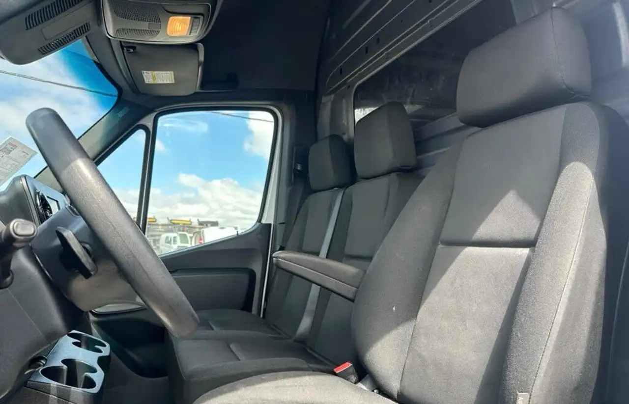 Mercedes-Benz Sprinter снимка Mercedes-Benz Sprinter