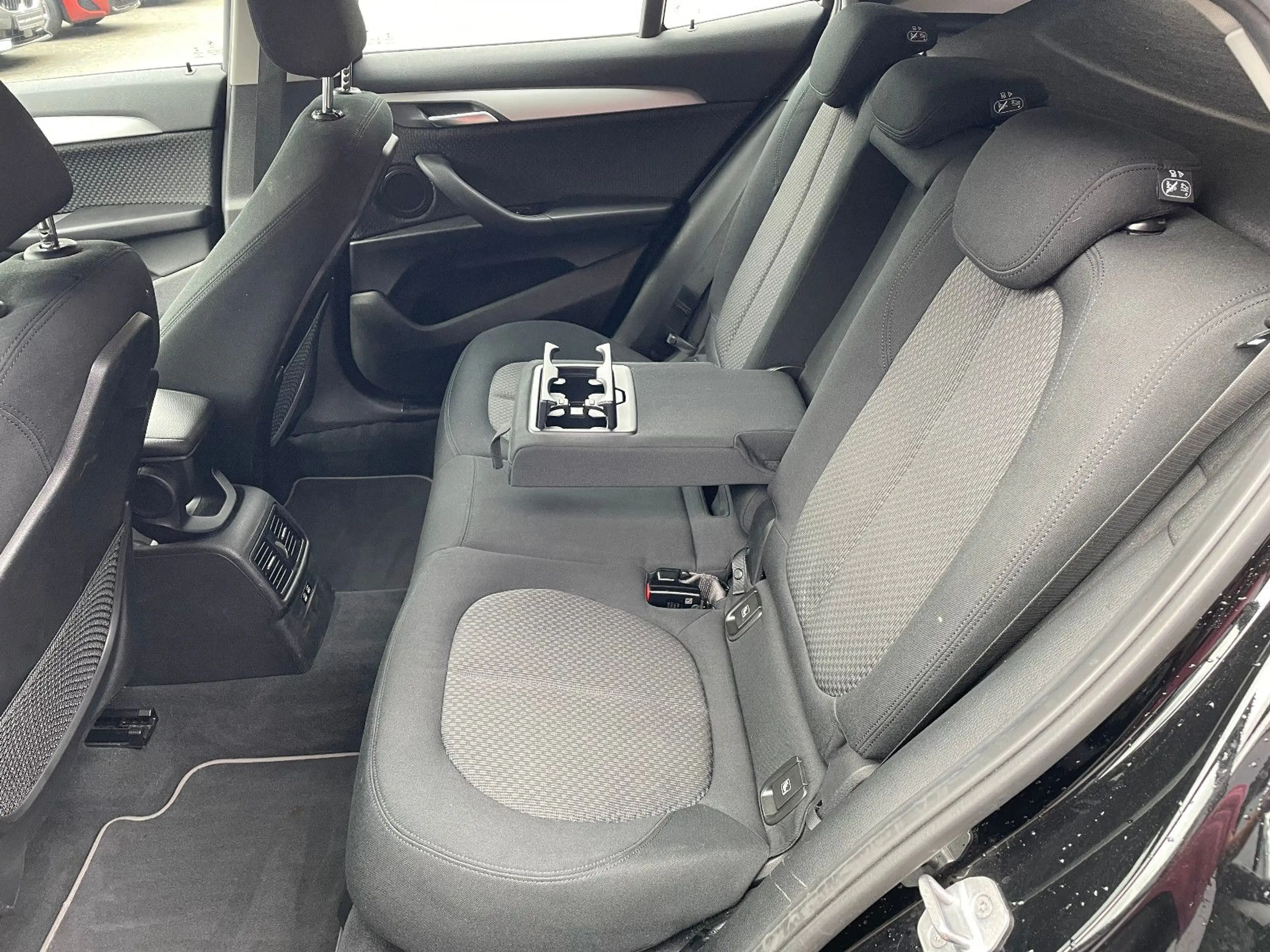 BMW X2 sDrive 18 i Advantage Navigation SHZ — photo 12