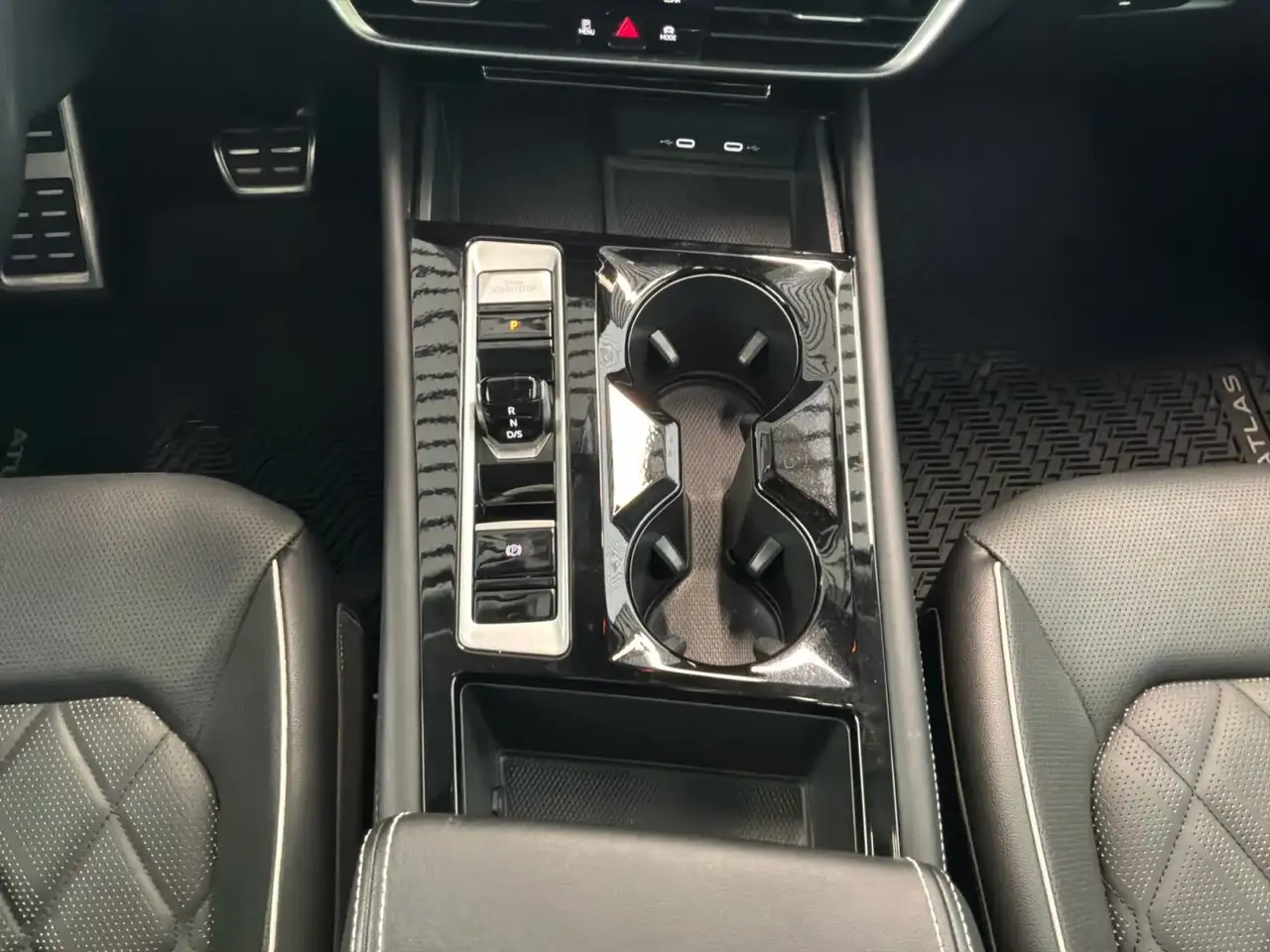 Volkswagen Atlas снимка Volkswagen Atlas
