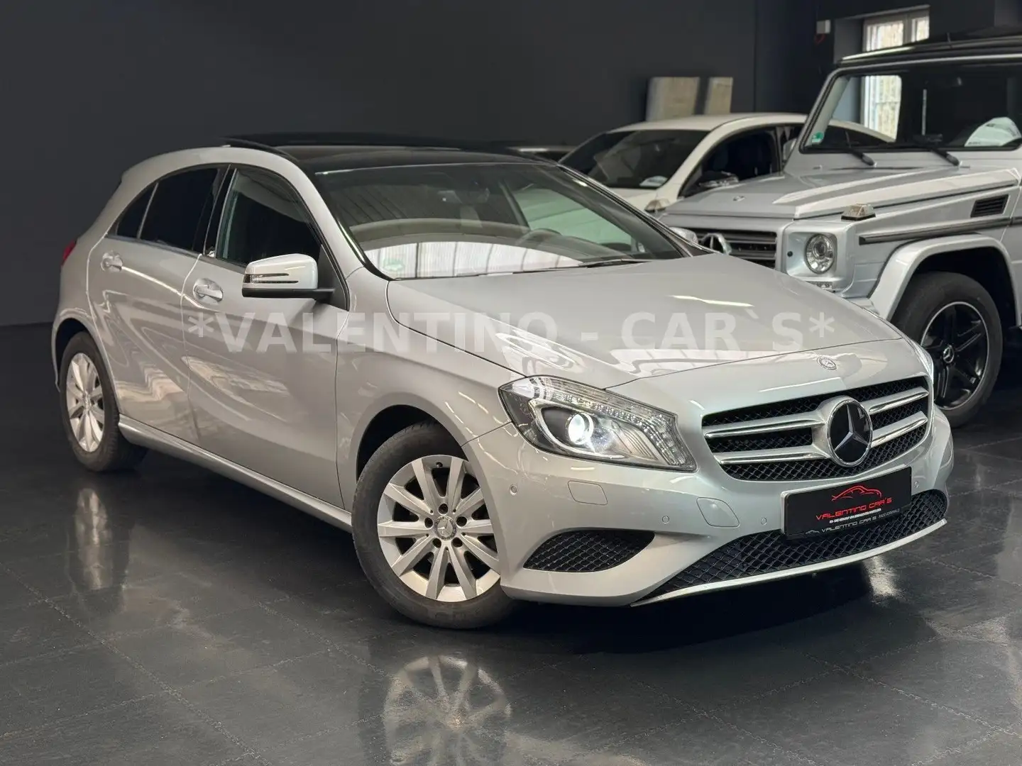 Mercedes-Benz A 180 A-Klasse 180 BlueEfficiency BiXen/Navi/Pano/PDC Silber - 1