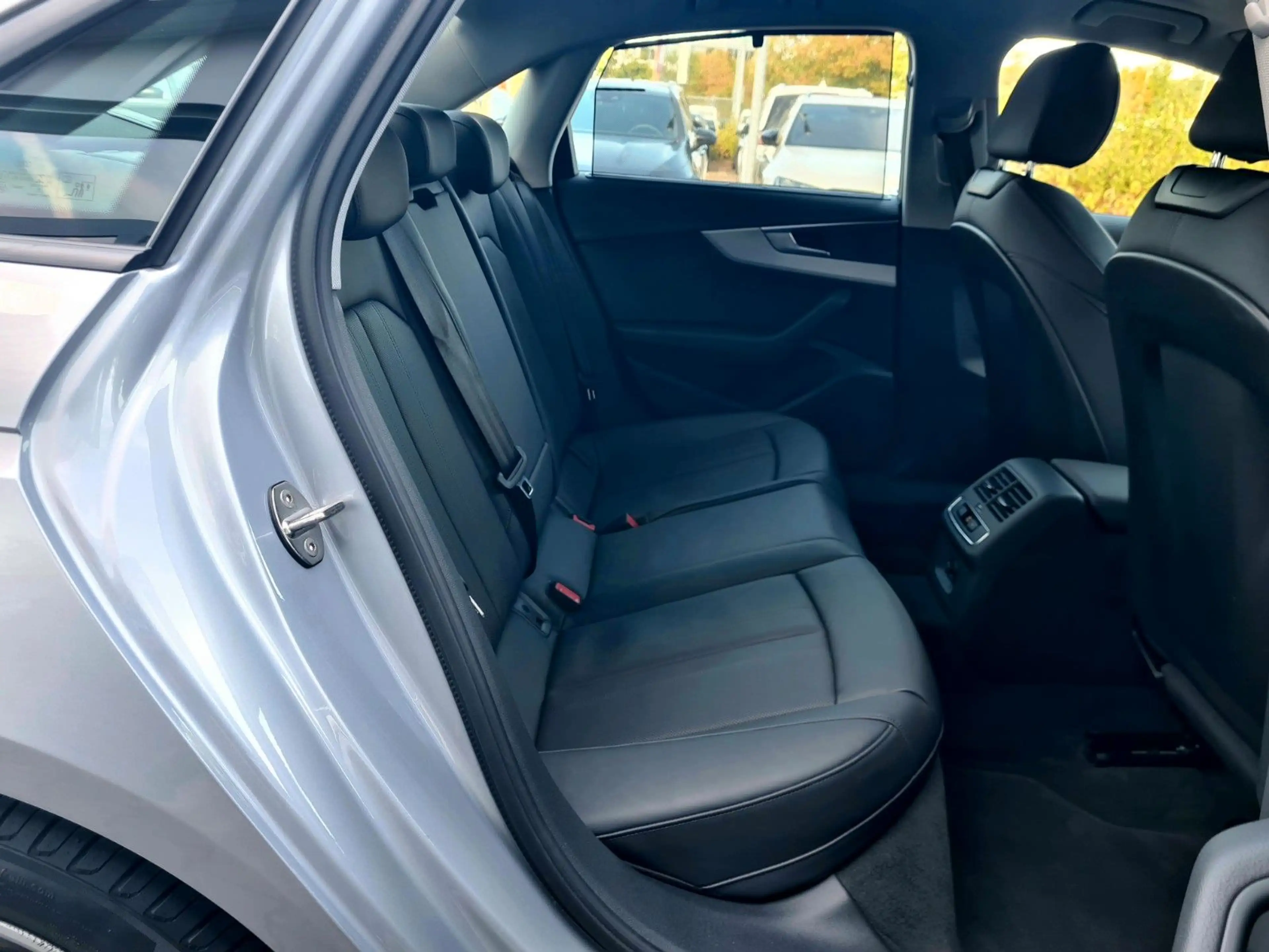 Audi A4 Limo 40 TDI - ACC - LEDER - STANDHZG - — photo 15