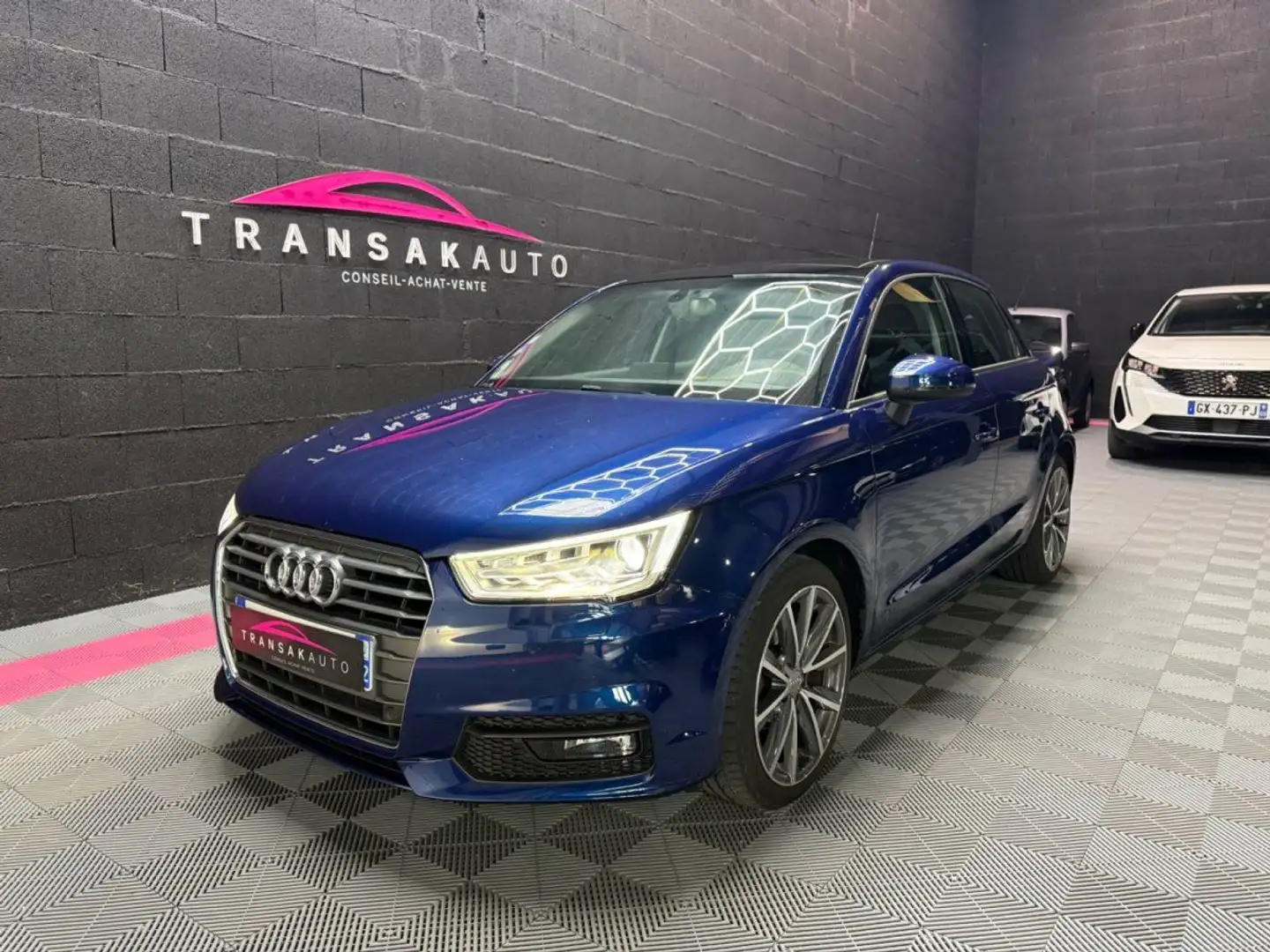 Audi A1 1.0 TFSI ultra 95 S tronic 7 Ambition Luxe (SUIVI AUDI/1ERE MAIN) Bleu - 1