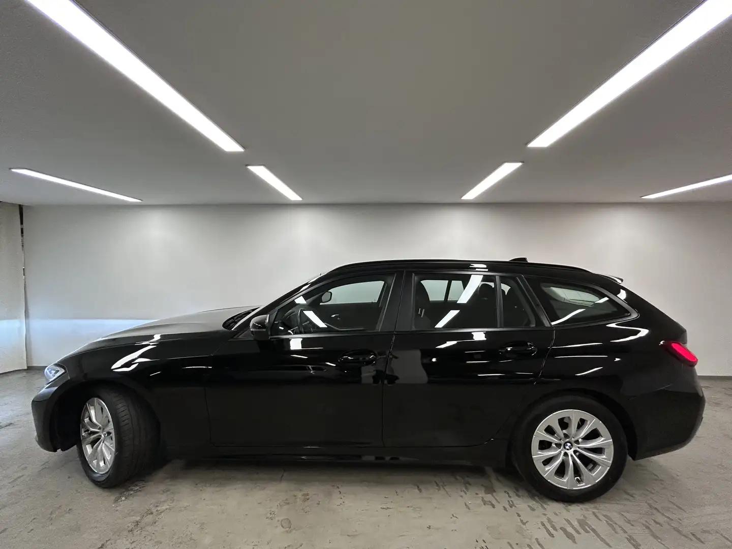 BMW 318 d Touring Advantage PDC DAB LED WLAN Schwarz - 2