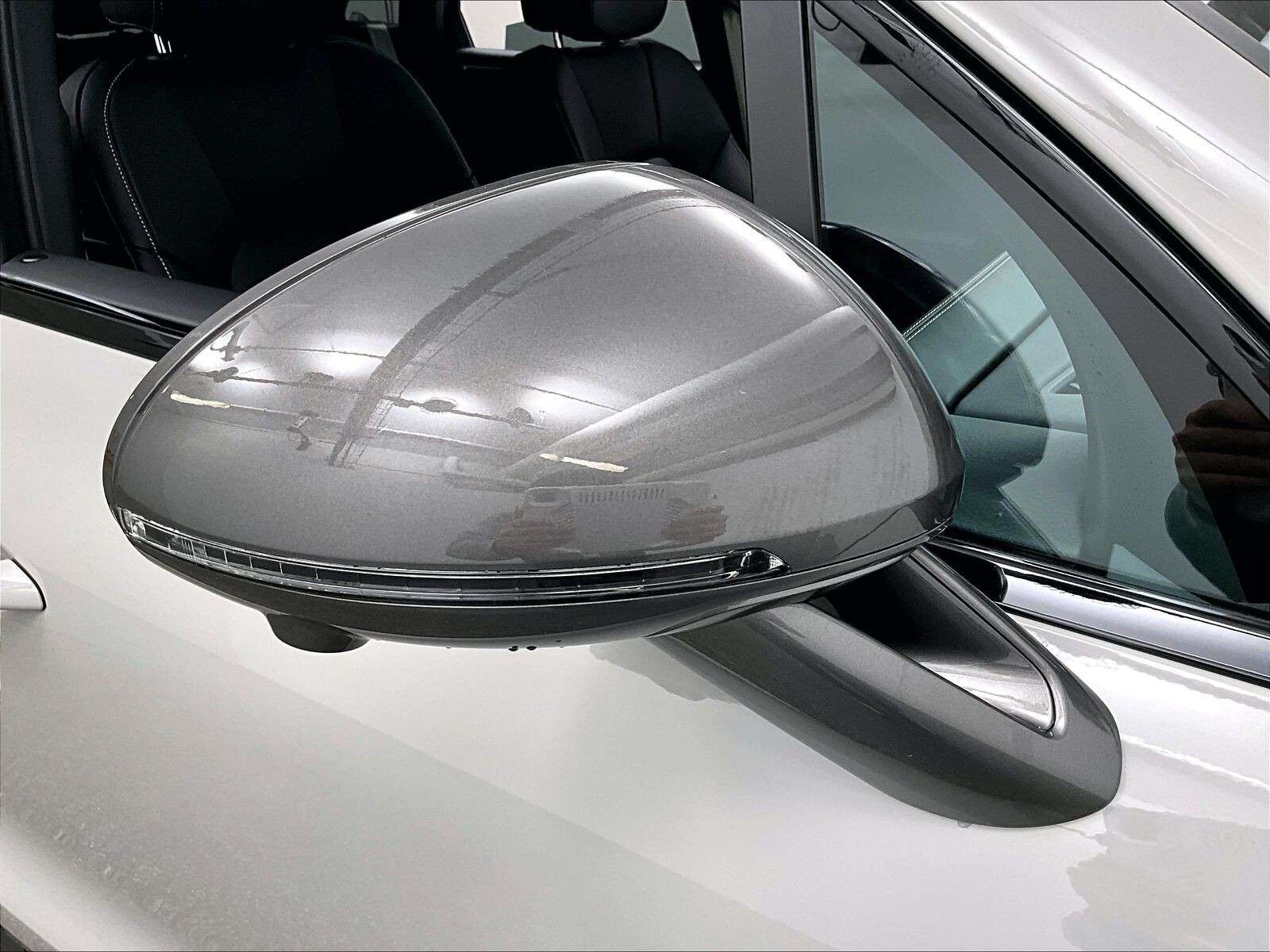 2026 Porsche Macan T thumb 33