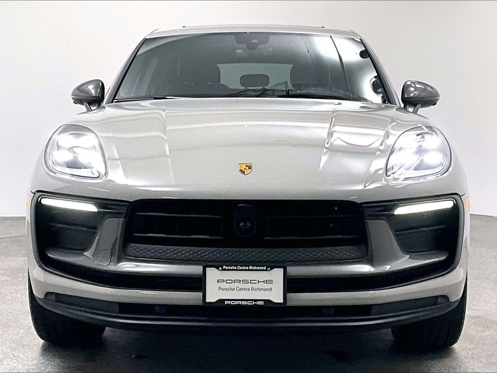 2026 Porsche Macan T alt 2