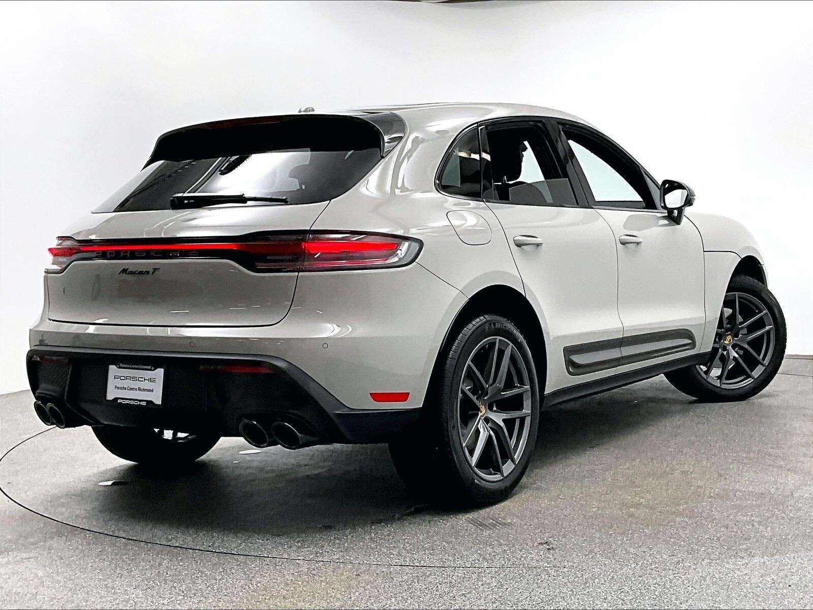 2026 Porsche Macan T alt 5