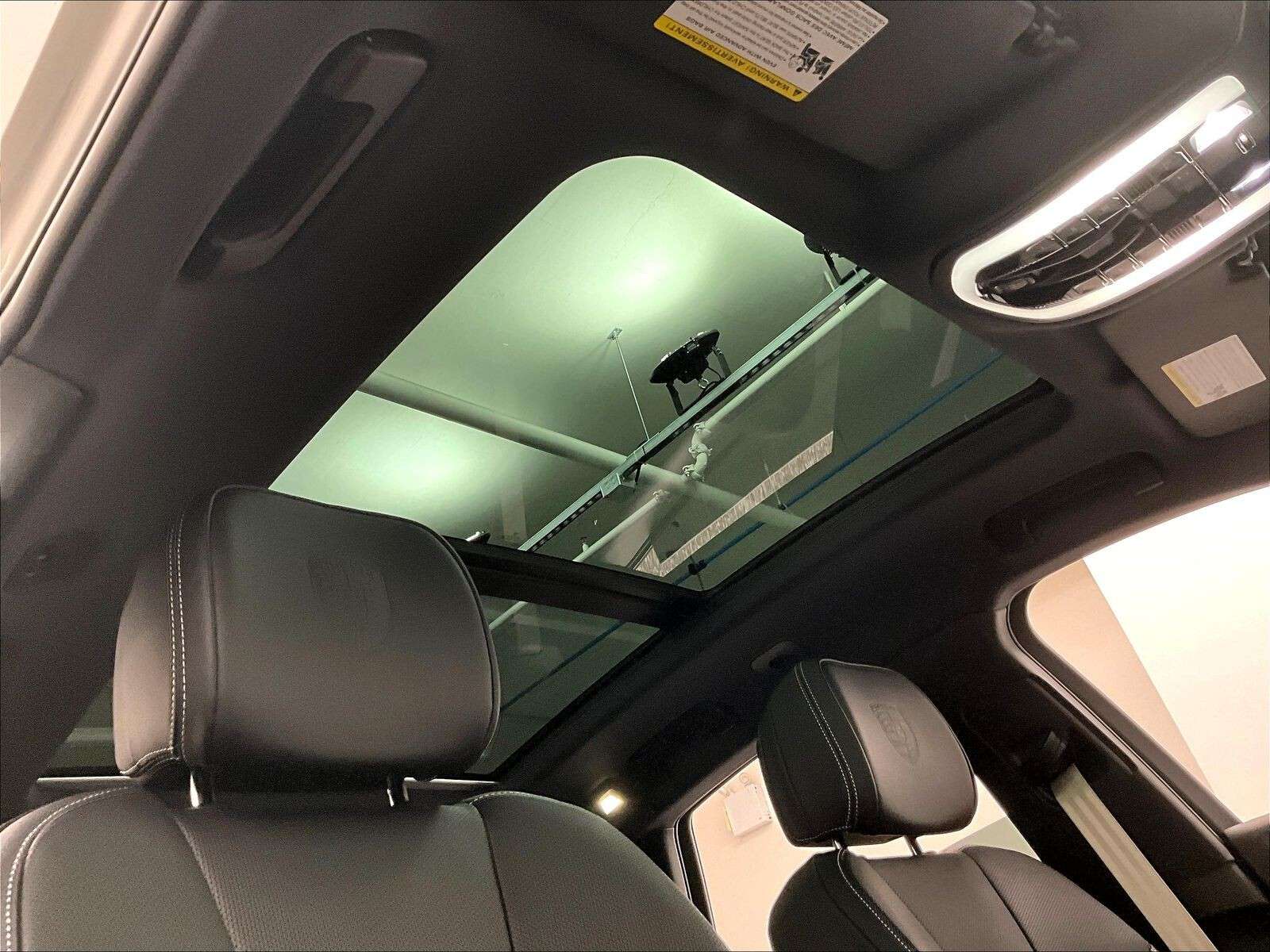 2026 Porsche Macan T thumb 28