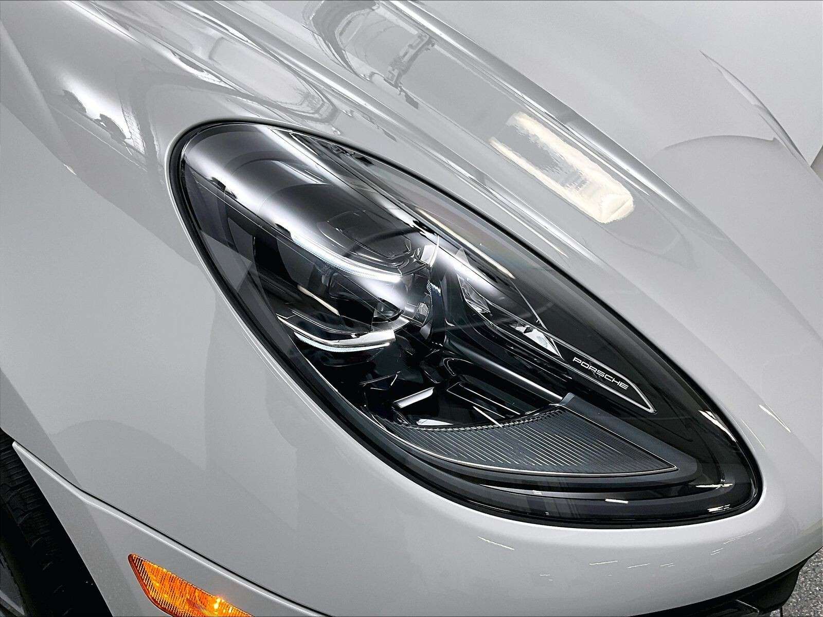 2026 Porsche Macan T thumb 32