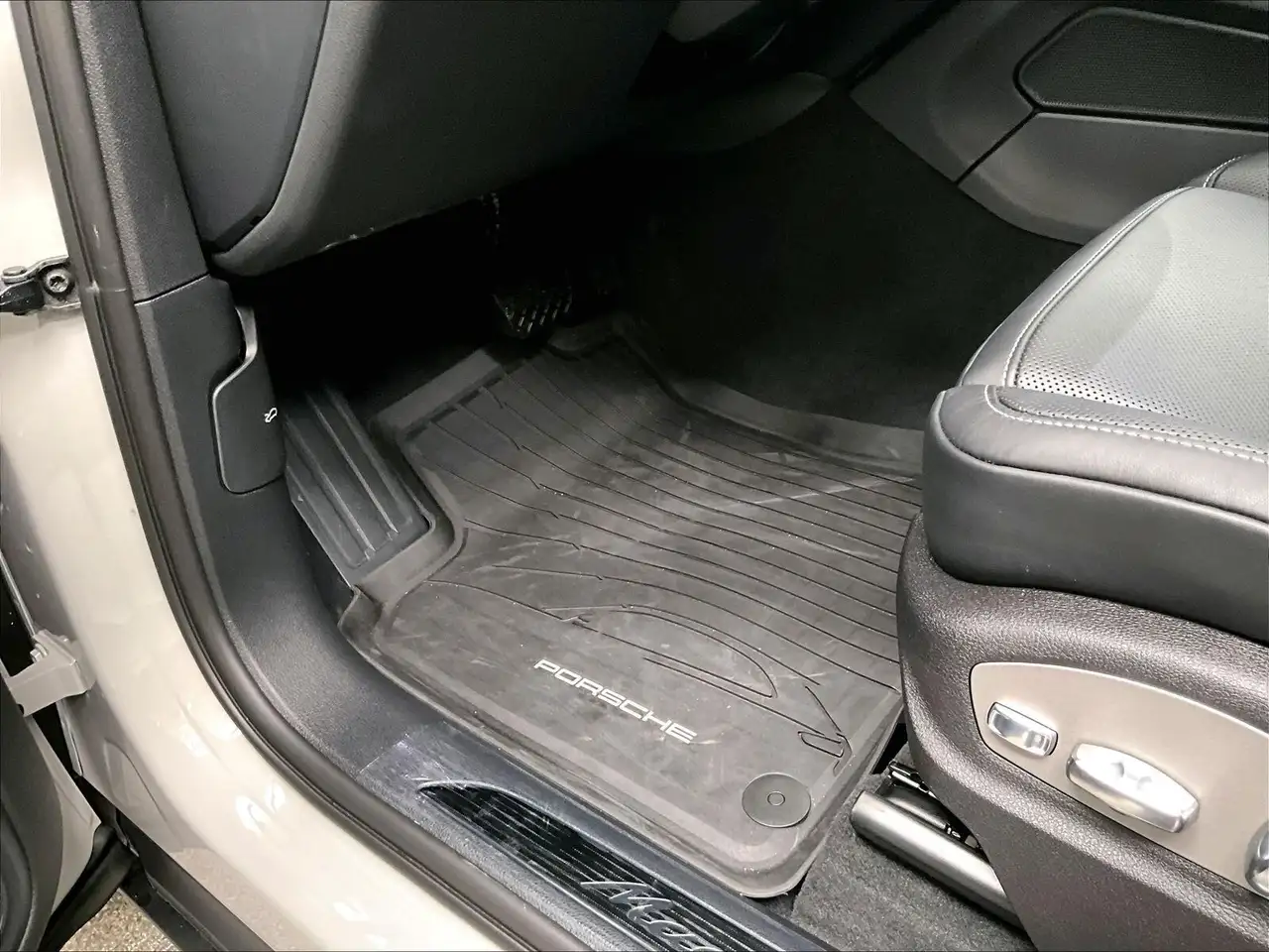 Porsche Macan снимка Porsche Macan