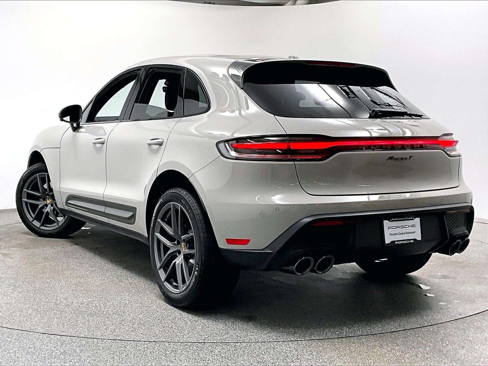 2026 Porsche Macan T thumb 7
