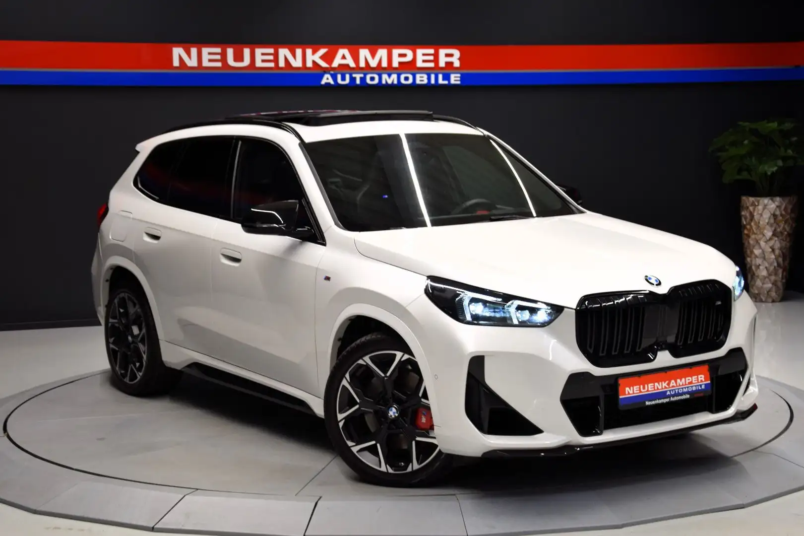 BMW X1 M35 i xDrive M-Sport-Pro Pano Memory 20" HuD Weiß - 1