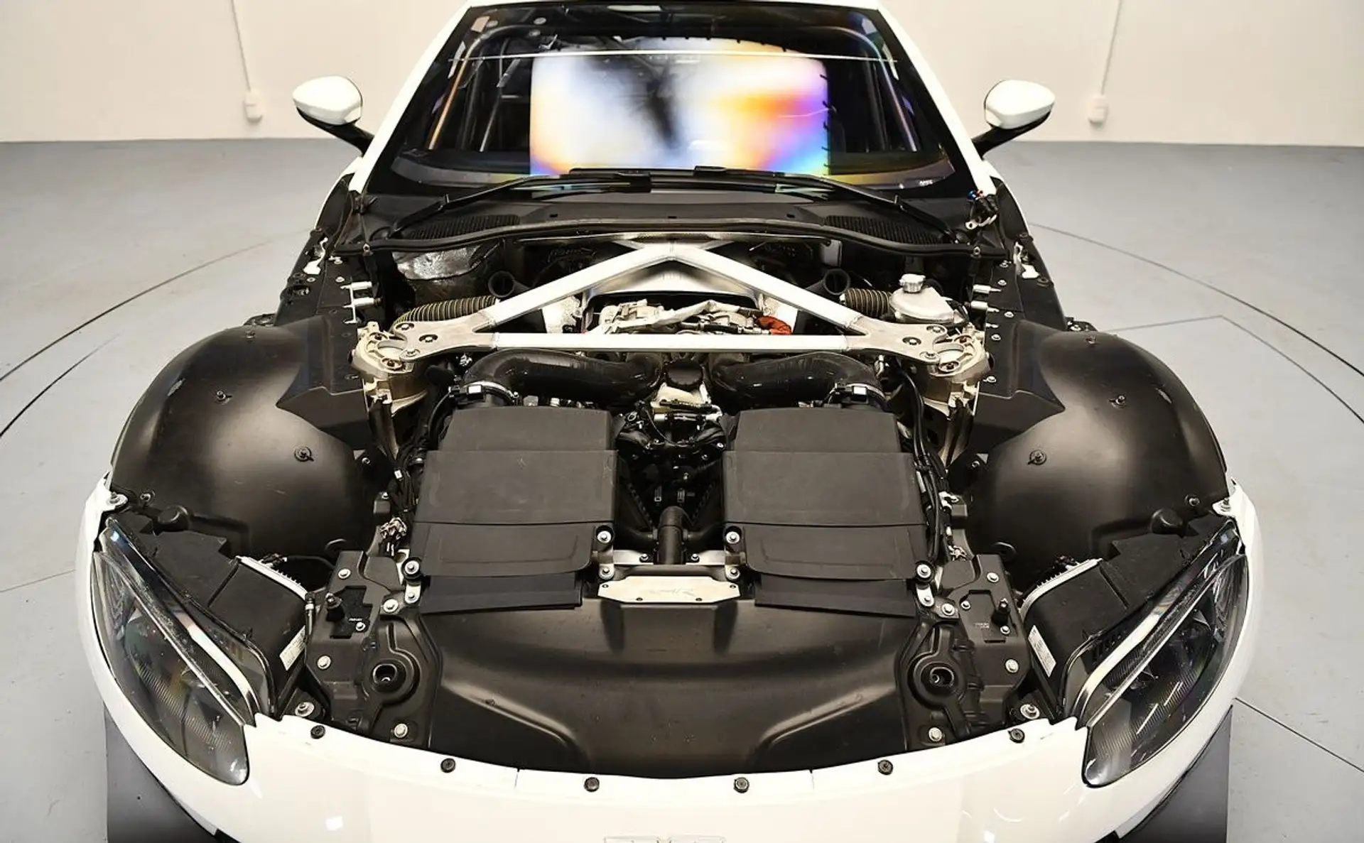 애스턴마틴 밴티지 V8 Coupe 2022 흰색 사진 8