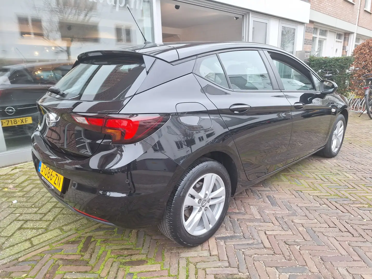 Opel Astra 1.2 Edition /59.000 Km/Navi/Apple/Android/1e Eig/C Noir - 2
