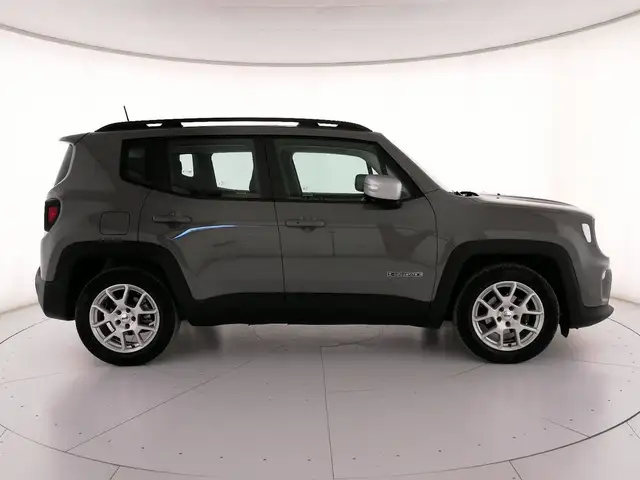 Jeep Renegade view 3