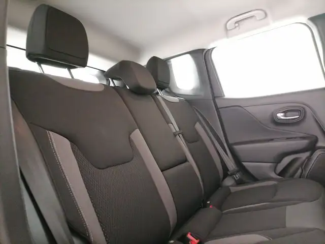 Jeep Renegade view 8