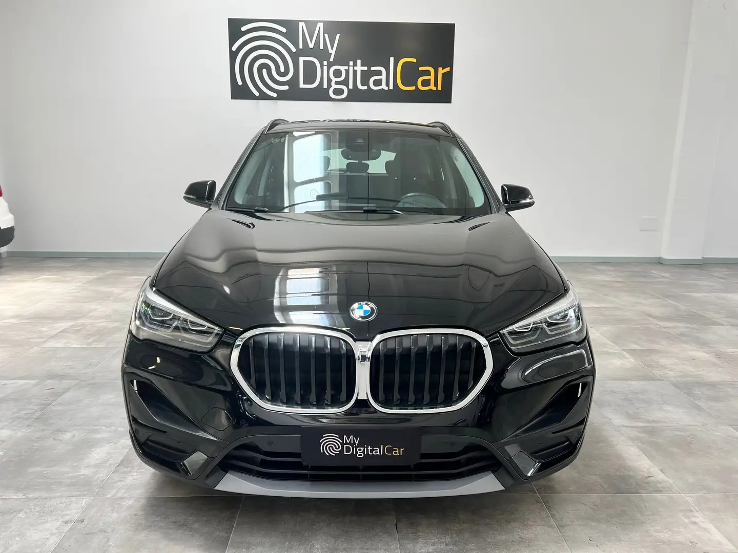 BMW X1 X1 sdrive18d Business Advantage auto Black - 2