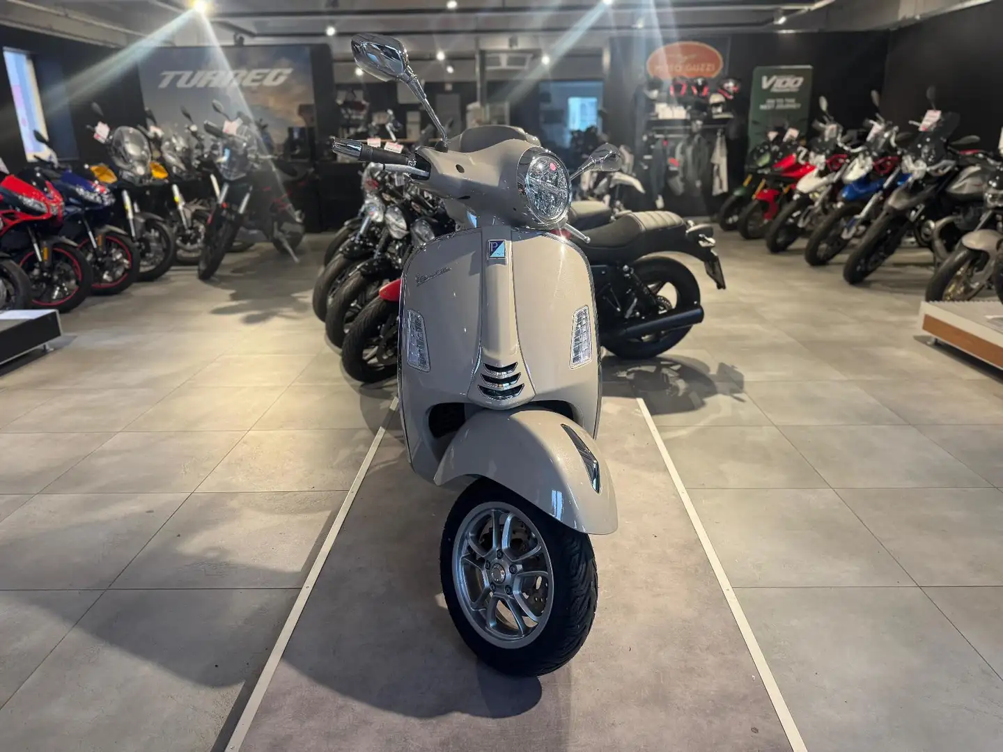 Vespa GTS 300 ABS ASR Keyless Sprt-Auspuff Beige - 1