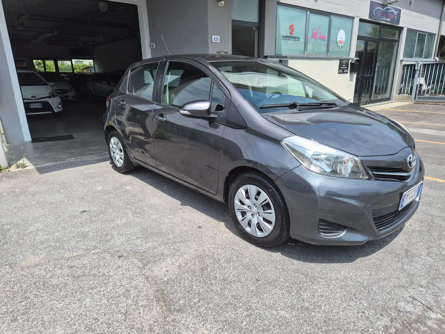 Toyota Yaris Yaris III 2011 5p 1.0 Lounge Grigio - 1