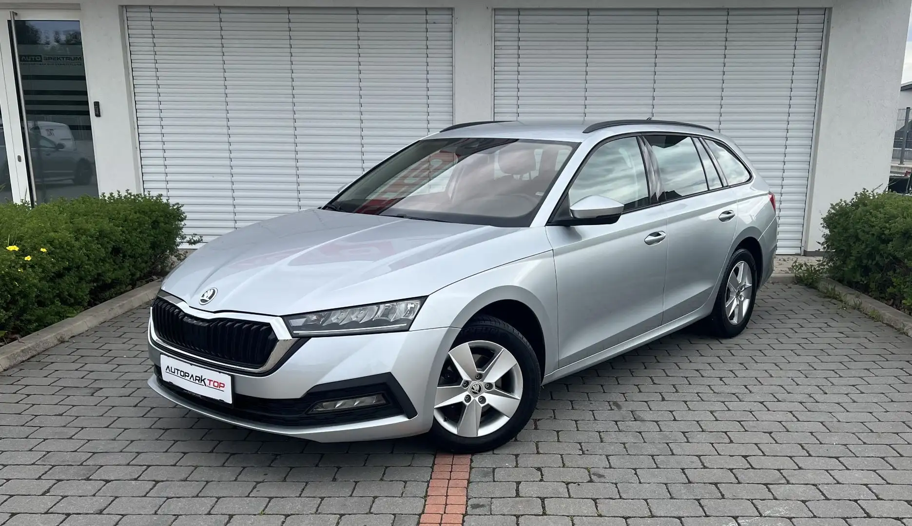Skoda Octavia Combi 2,0 TDI Business Silber - 1