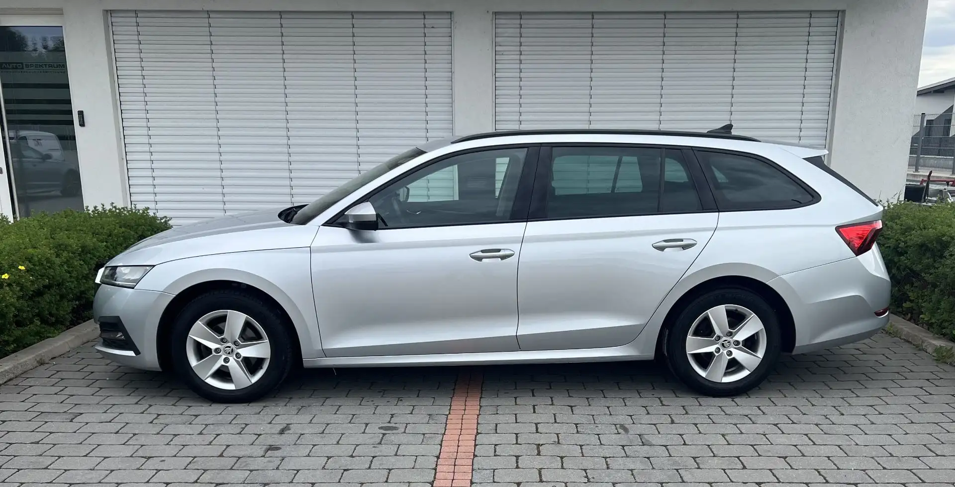 Skoda Octavia Combi 2,0 TDI Business Silber - 2