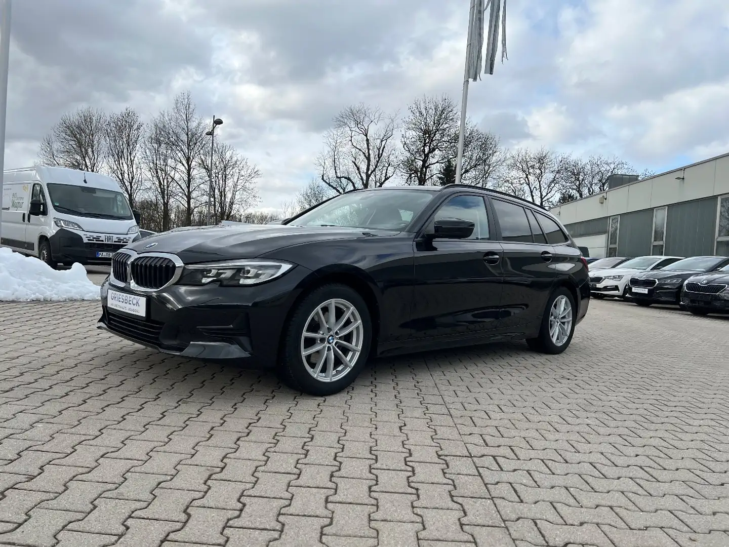 BMW 320 d Touring xDrive Advantage *LED Navi Sitzh.* Schwarz - 1