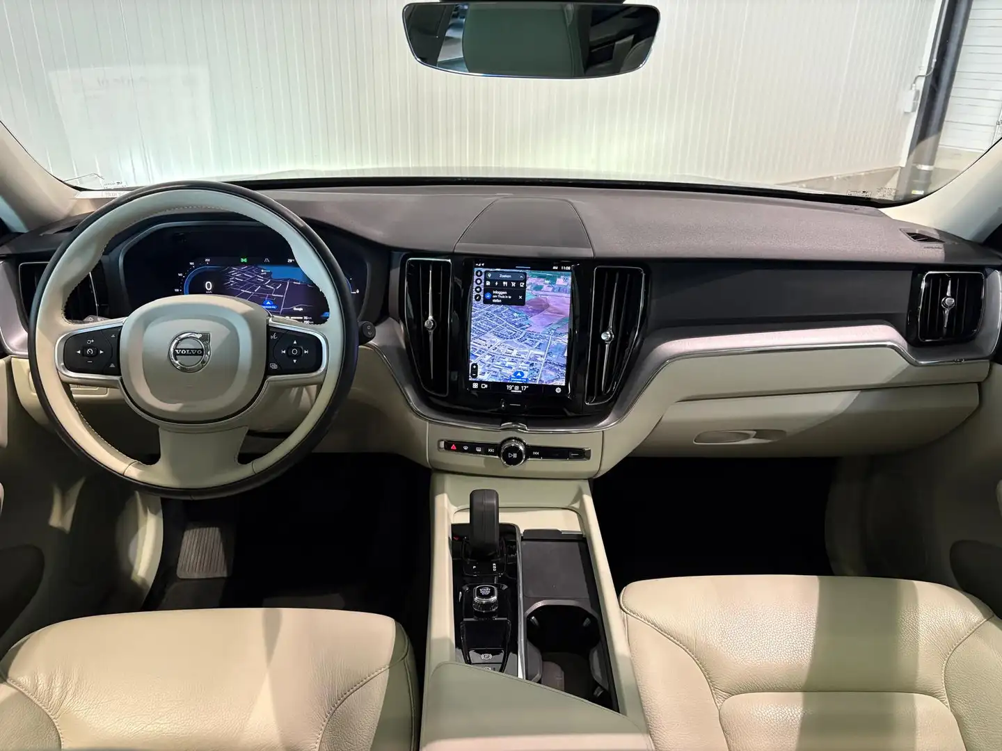 Volvo XC60 T6 Aut. Inscription Leder Parkeercamera 340pk Zwart - 2