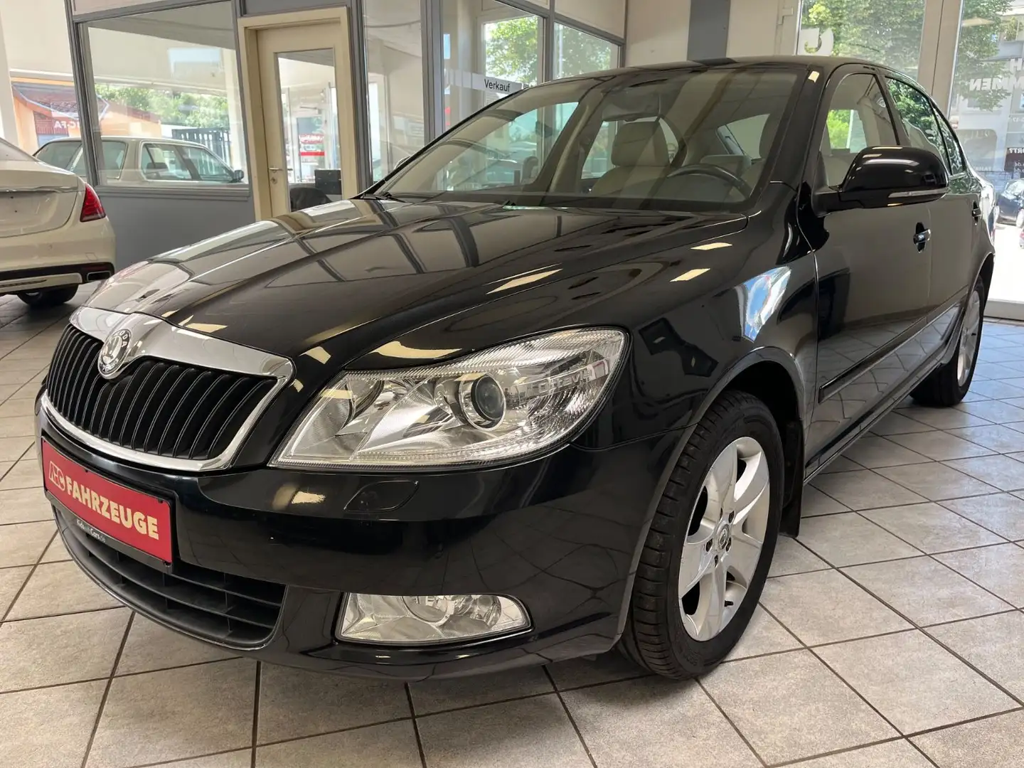 Skoda Octavia Lim. Elegance / 2.Hand / HU & Insp. NEU Schwarz - 2