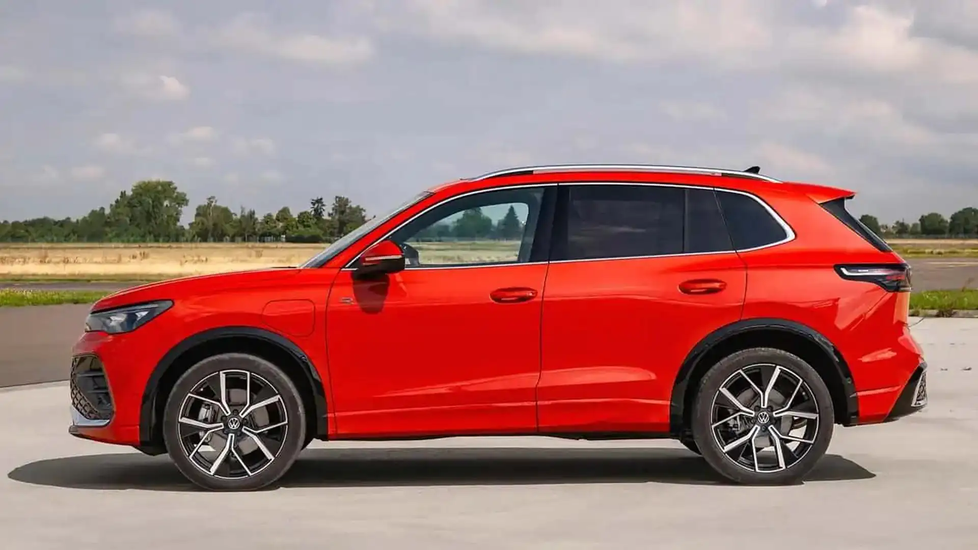 Volkswagen Tiguan R-Line 1.5 TSI eHybrid DSG Plug In Hybrid 204PS - 2