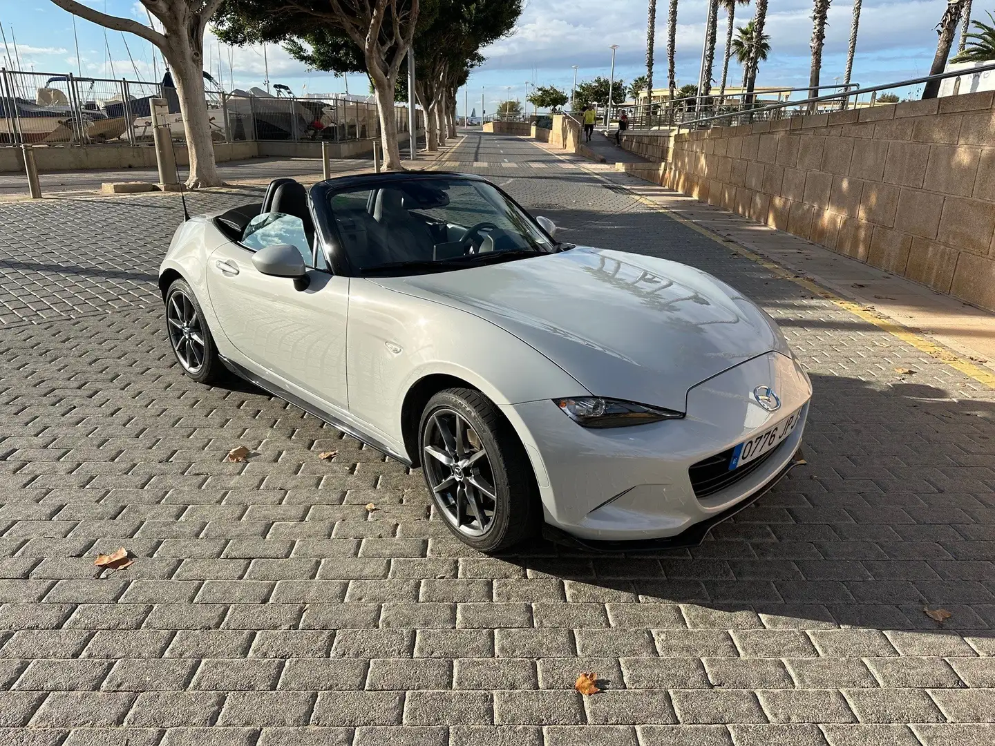 Mazda MX-5 MX-5 2.0 Luxury Soft Top Luxury Bílá - 1