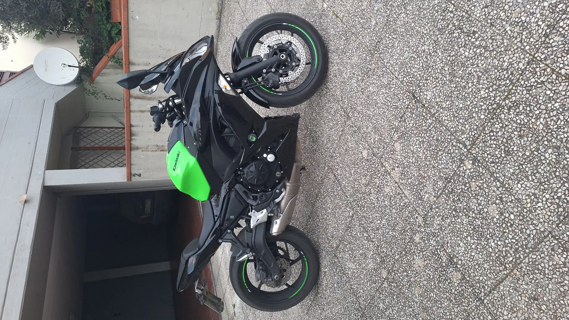Kawasaki Ninja 650 Negro - 2