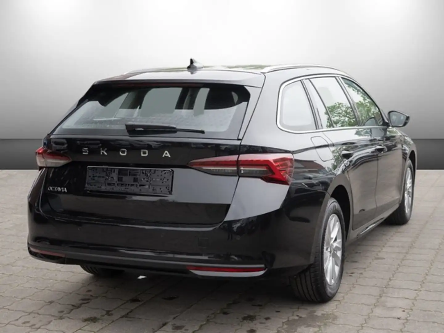 Skoda Octavia Combi 1.5 TSI mHEV Selection DSG Schwarz - 2