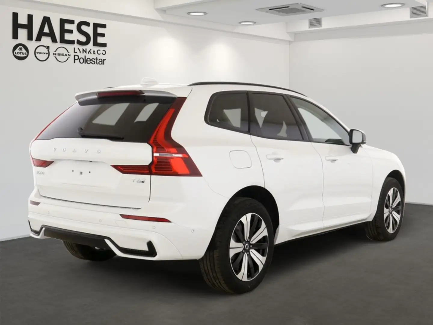 Volvo XC60 T6 Plus Dark Recharge Plug-In Hybrid AWD EU6e Voll Weiß - 2
