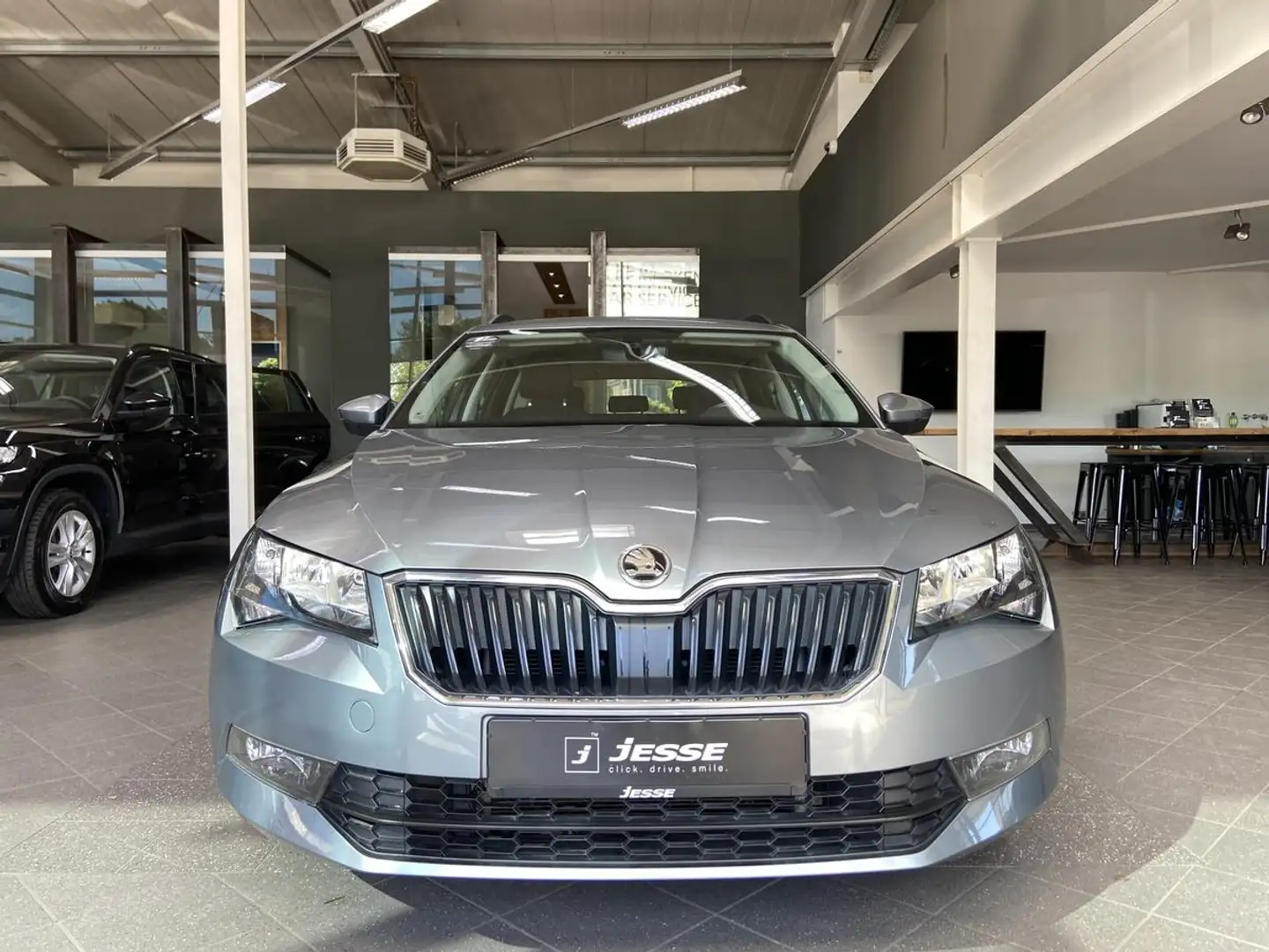 Skoda Superb Combi 1.5 TSI ACT Active Navi Temp AHK Grijs - 2