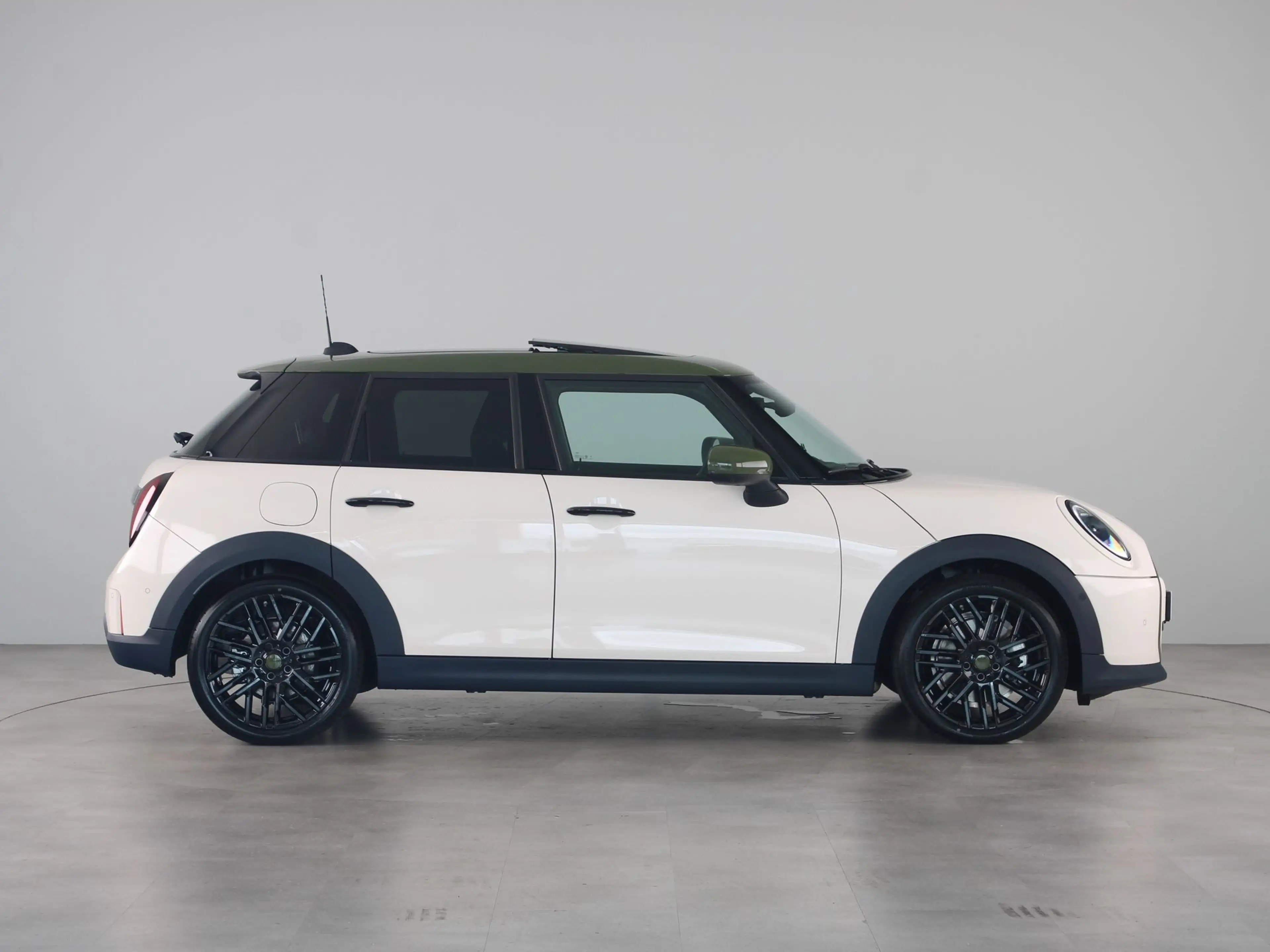 MINI Cooper C 5-deurs Paul Smith Edition Pakket L — photo 4