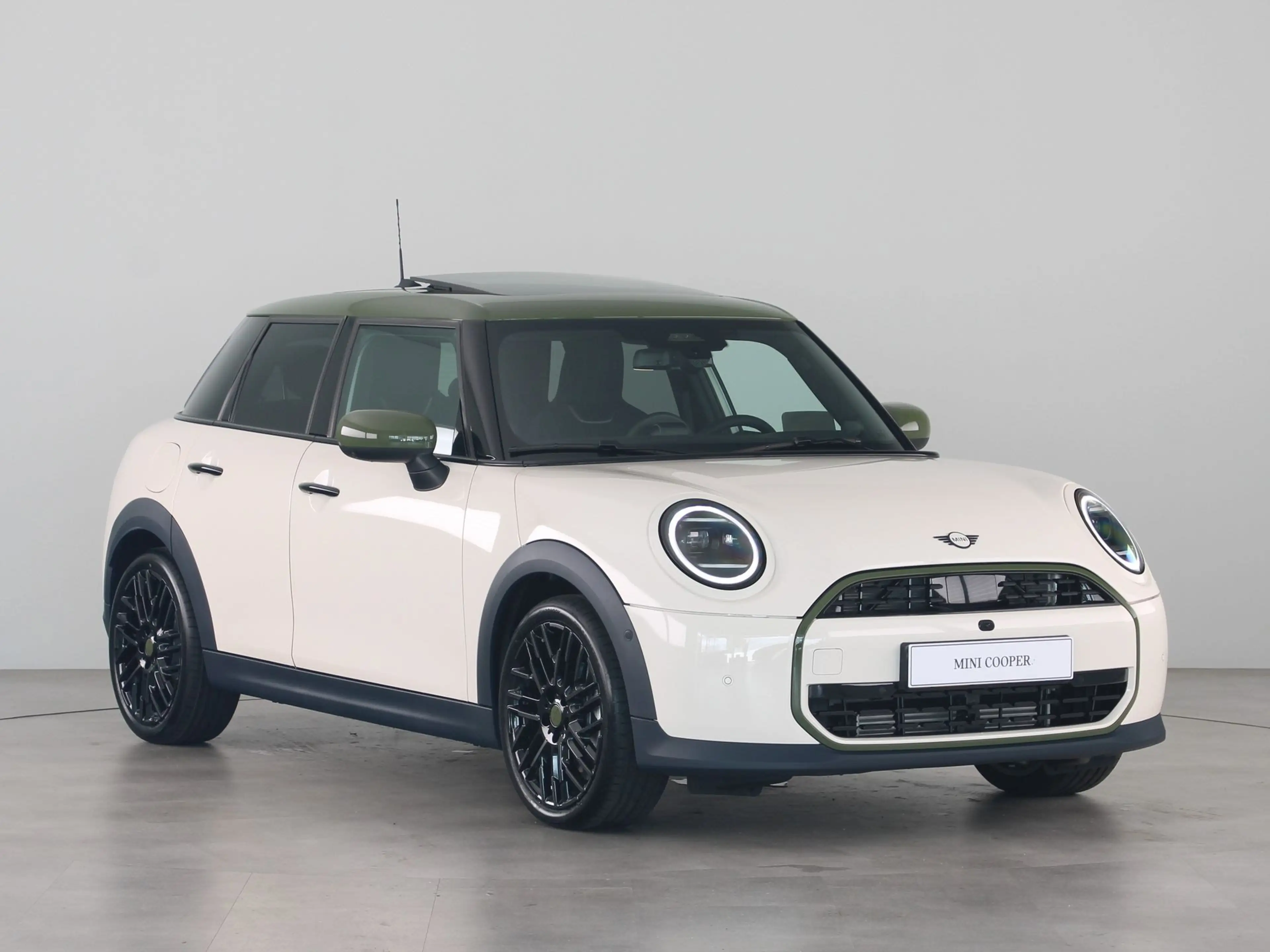 MINI Cooper C 5-deurs Paul Smith Edition Pakket L — photo 3