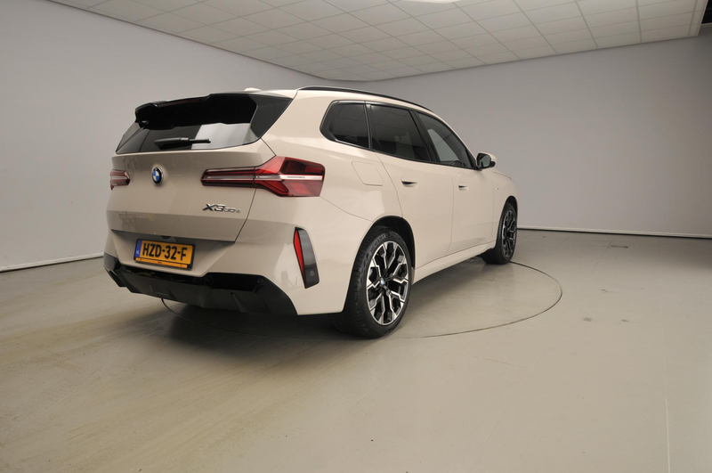 BMW X3 30e xDrive | M-Sportpakket | LED | Leder | Navigat — photo 2