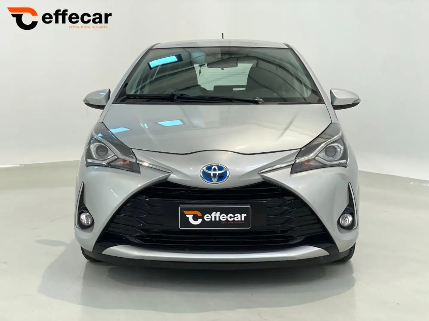 Toyota Yaris 1.5 HYBRID 5 porte Active NEOPATENTATI Grigio - 2