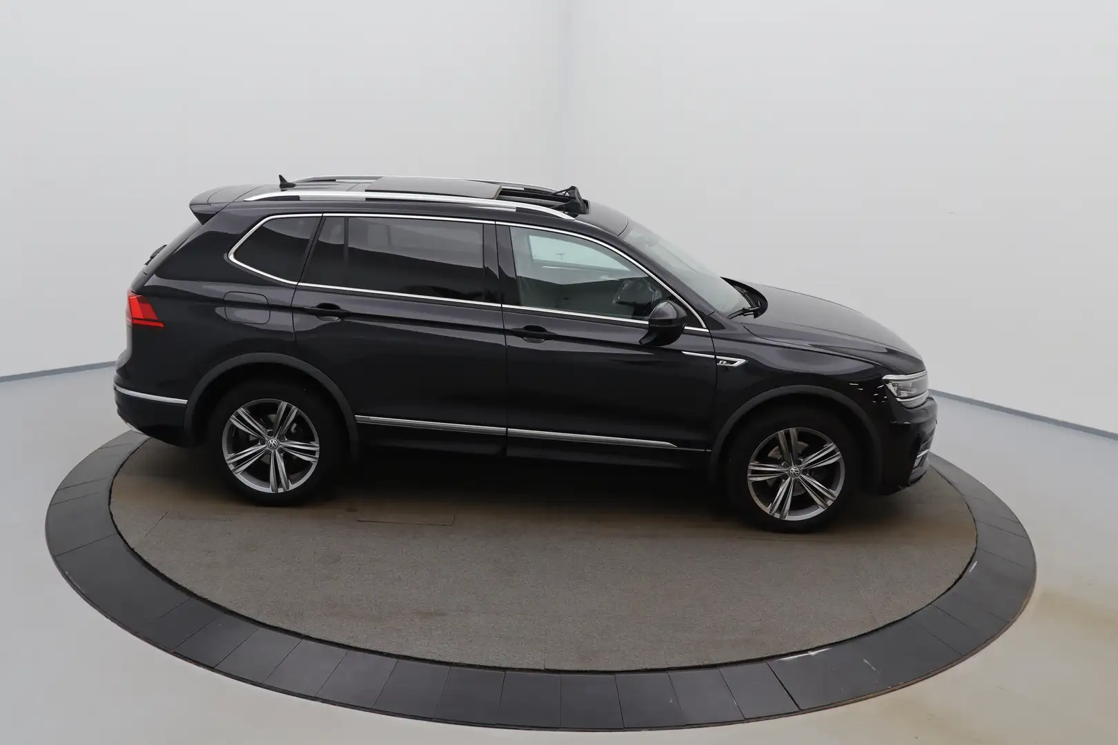 Volkswagen Tiguan Allspace 2.0 TDi SCR Platinum DSG LEDER/CUIR LED GPS PDC 36 Černá - 2