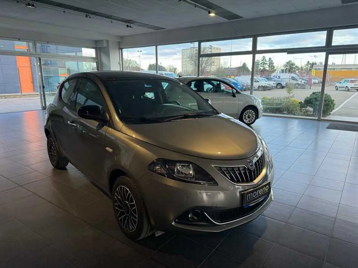 Lancia Ypsilon 1.0 firefly hybrid Platino s&s 70 CV Bianco - 2