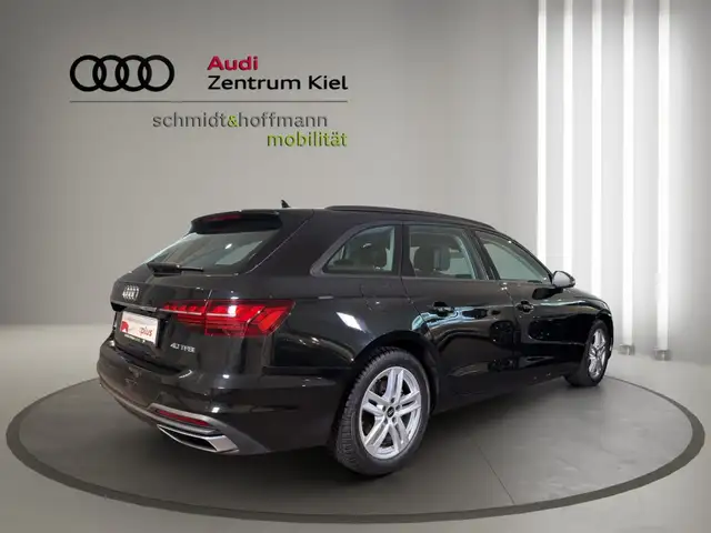 Audi A4 view 6