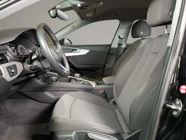 Audi A4 view 9