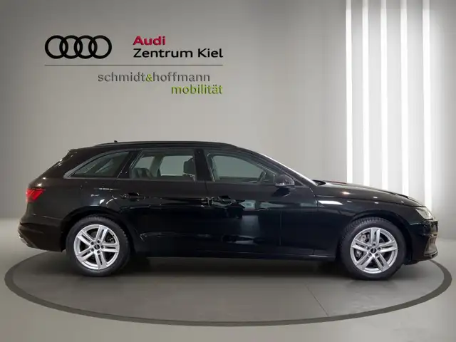 Audi A4 view 7